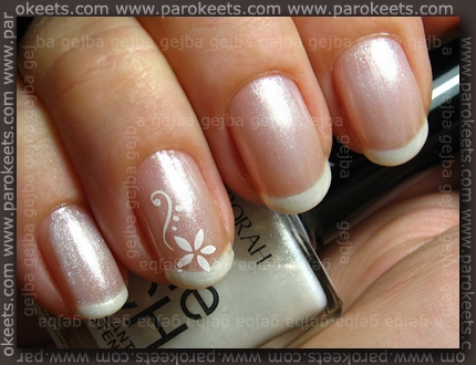 french manicure gold