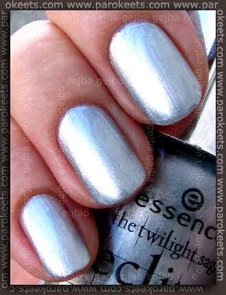 Comparison: p2 Glamour vs. Eclipse Hide Bella Hide (Essence) Comparison: p2 Glamour vs. Eclipse Hide Bella Hide (Essence) swatch