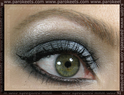 Make up with Essence: Smokey Eyes Set - Show Off, So What and Black Mania carbon black liquid eyeliner