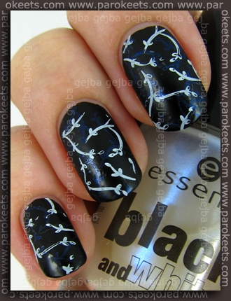 Essence Black and White: Black Out + White Hype + Make Me Holo + IP H23 konadicure