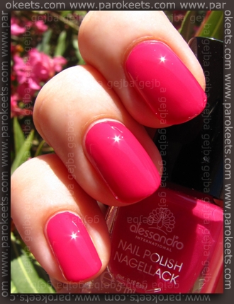 Alessandro Beach Beauty LE - Strawberry Daiquiri Alessandro Beach Beauty LE - Strawberry Daiquiri swatch by Parokeets