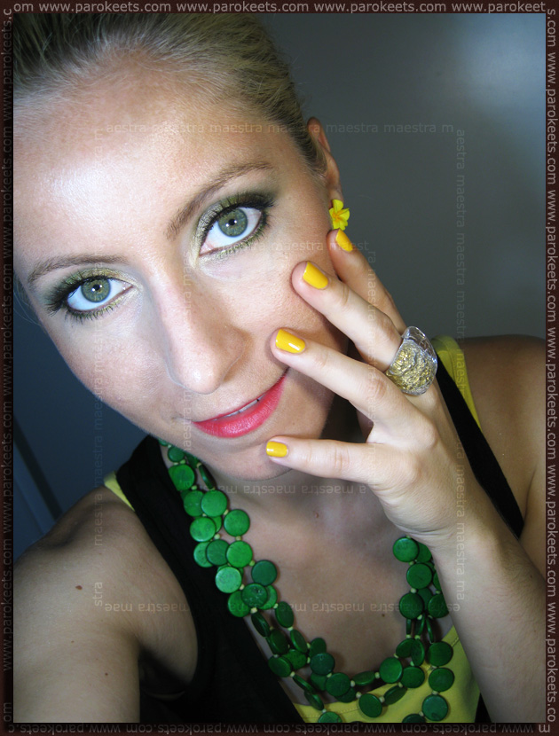 Green make-up look with Eldora C107 false eyelashes