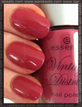 Essence Vintage District - Antique Pink Essence Vintage District - Antique Pink nail polish
