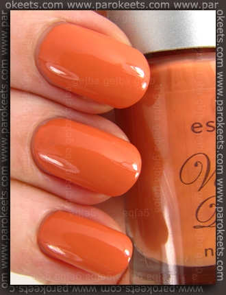 Essence Vintage District - Vintage Peach nail polish