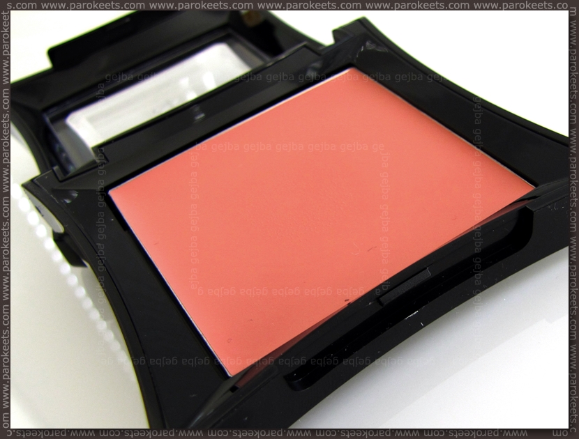 Illamasqua Velvet Blusher Flirtatious packaging