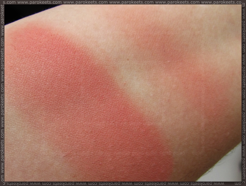 Illamasqua Velvet Blusher Flirtatious swatch