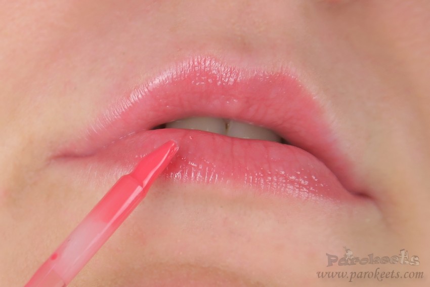 Bourjois Sweet Kiss 03 As de pink lipglos na ustnicah