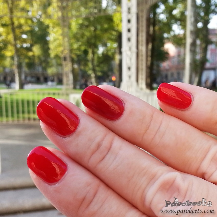 OPI Amore at Grand Canal (Venice,red) vs. Zoya Hannah swatch