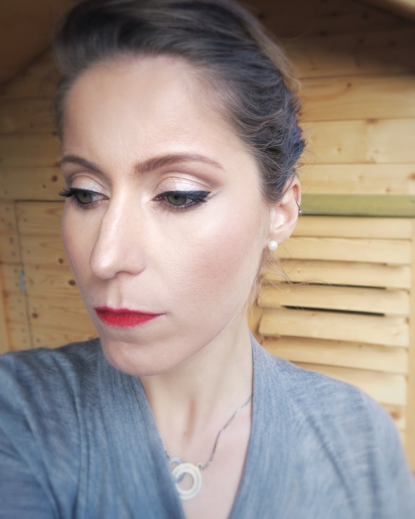 Double liner and red lips look