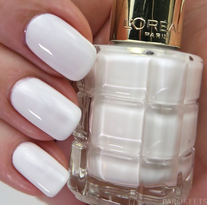 Color Riche Le Vernis a lHuile 112 Blanc De Lune nail polish swatch