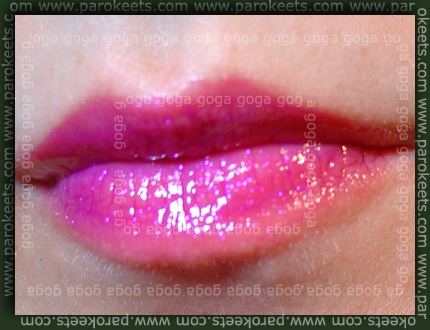 Farmasi Lipgloss Reflection swatch on lips